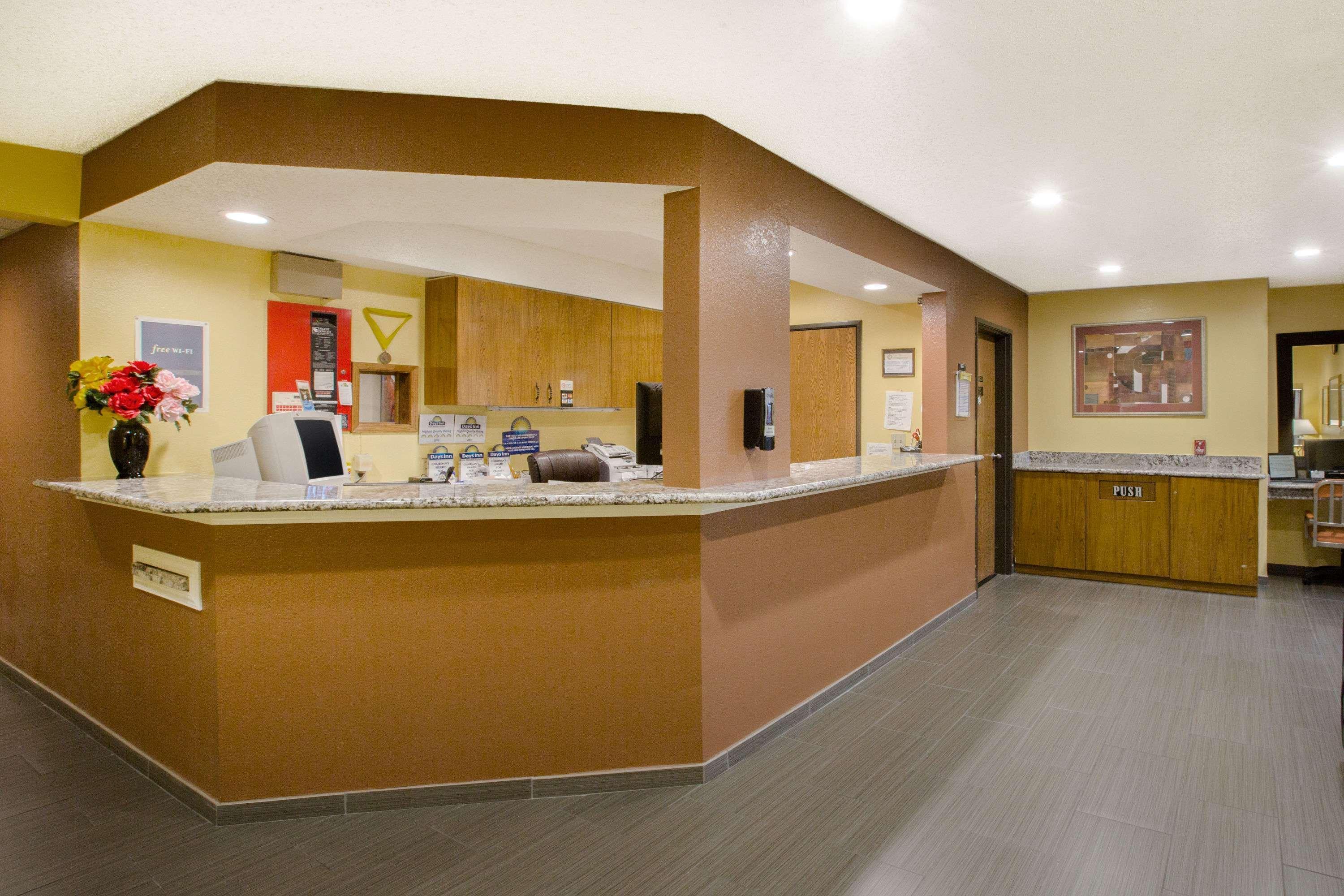Days Inn By Wyndham Fremont Exterior foto