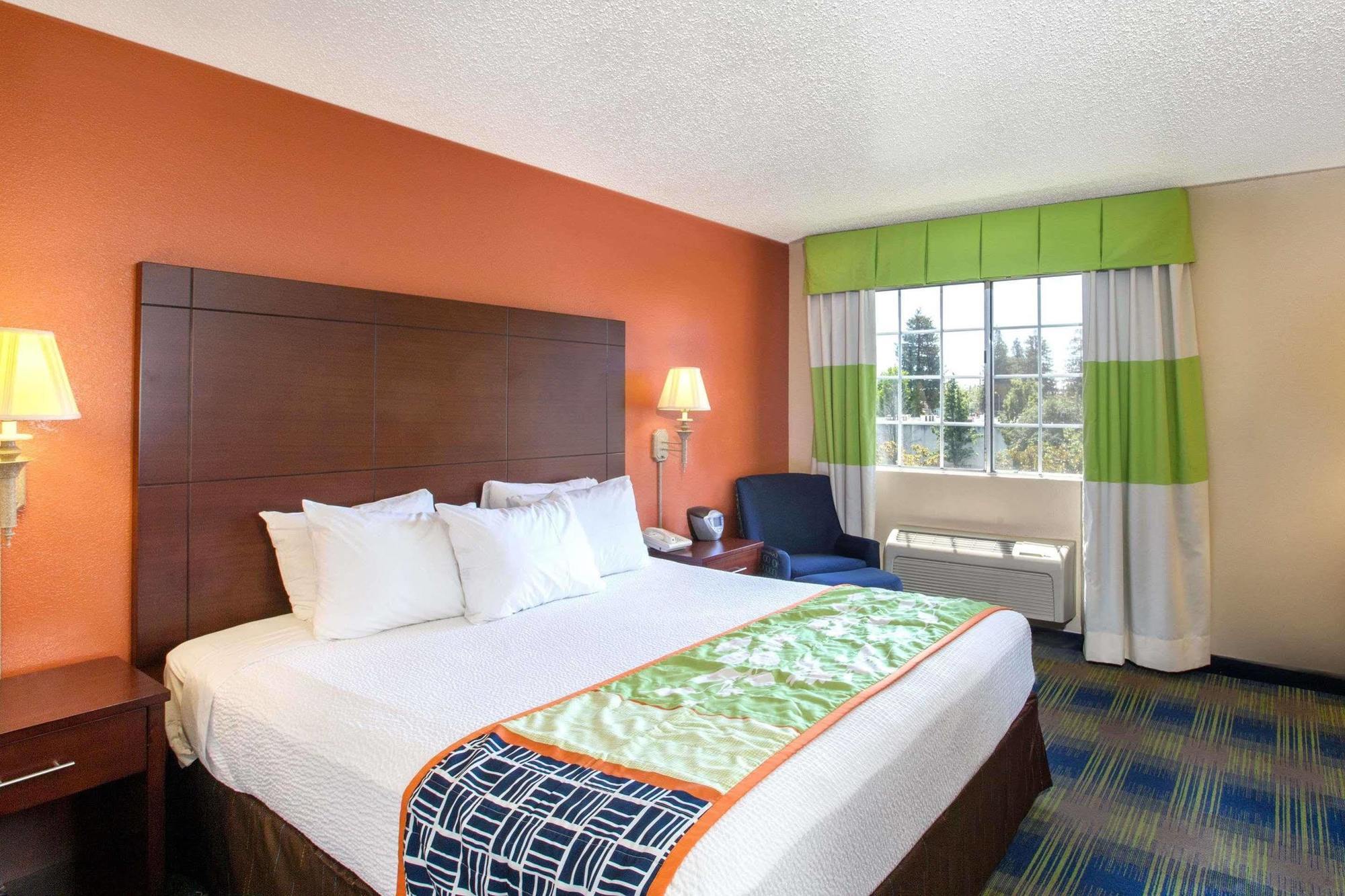 Days Inn By Wyndham Fremont Exterior foto